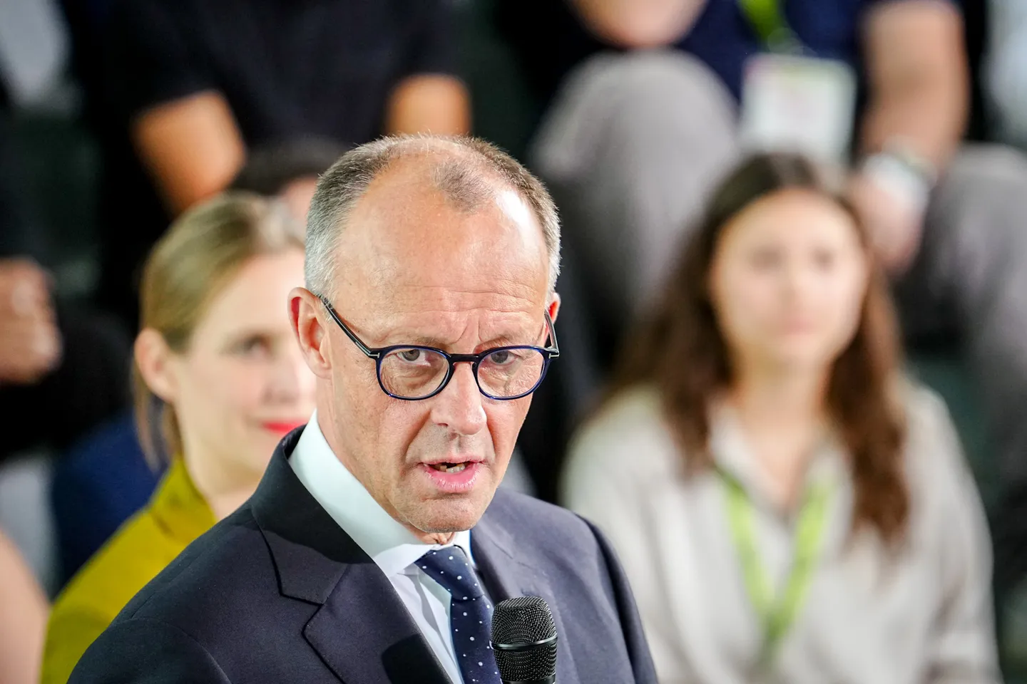 Merz kritisiert AfD-Verhalten bei Weltkriegsgedenken
